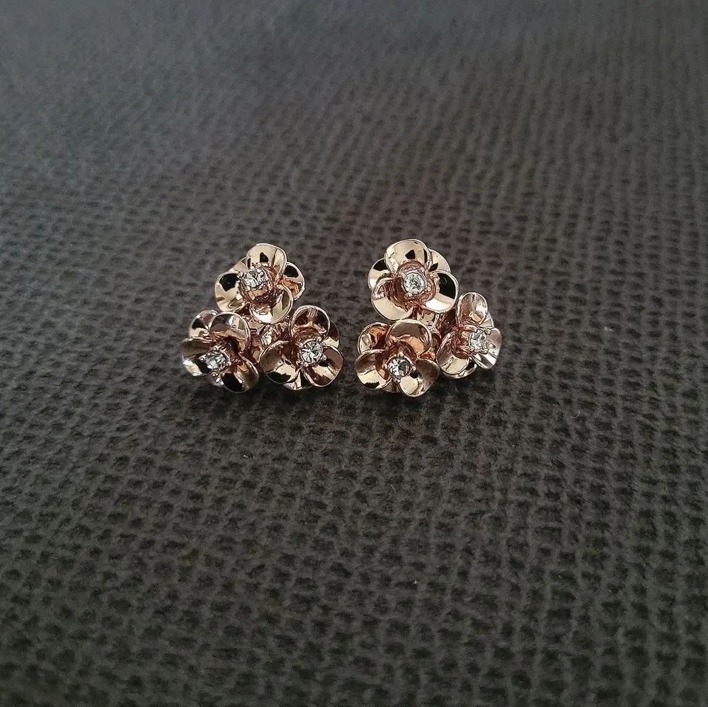 Kate Spade♠ "Shine On" Floral🌸 Cluster Earrings - Picture 3 of 16